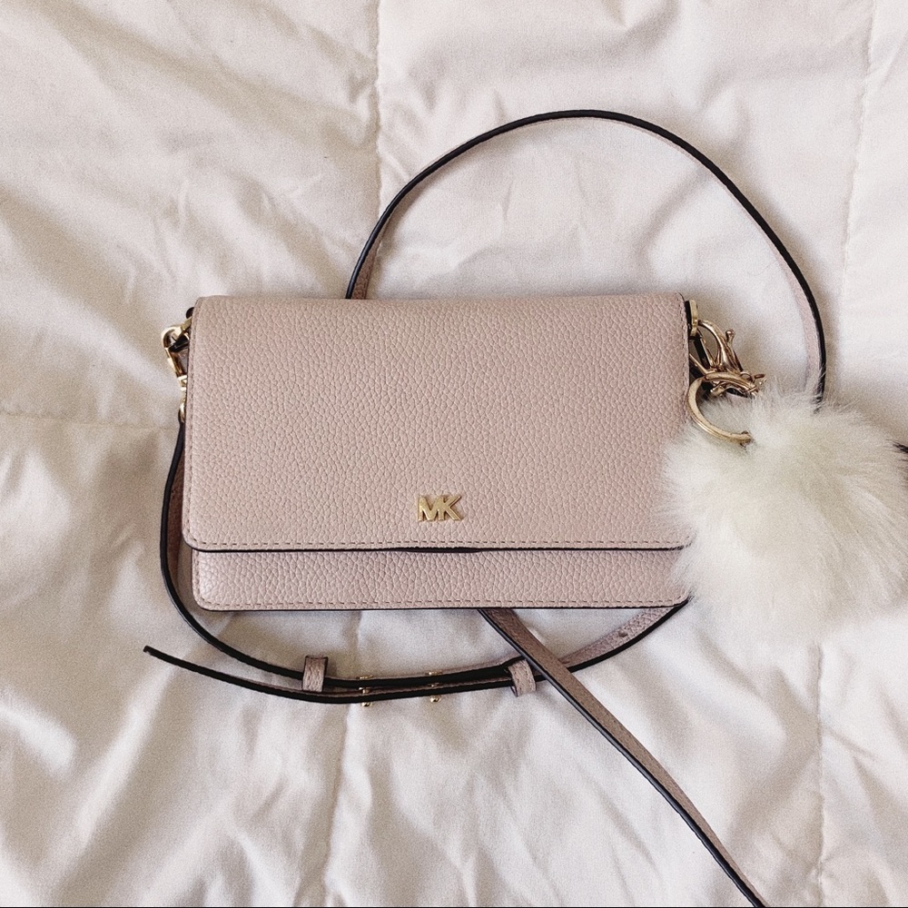❌SOLD TO STACY❌Michael Kors tech wallet crossbody